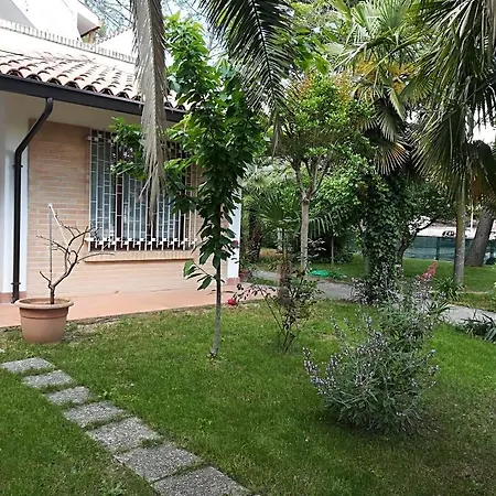 L'ora Dorata Nyaraló *